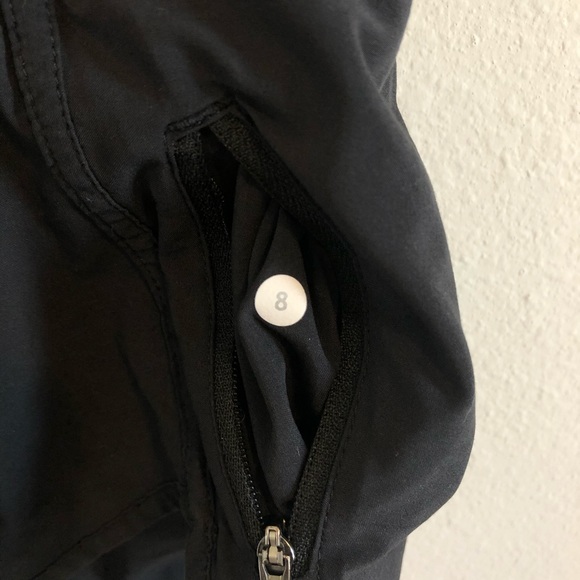 Black Tracker LULULEMON Shorts - Picture 5 of 5